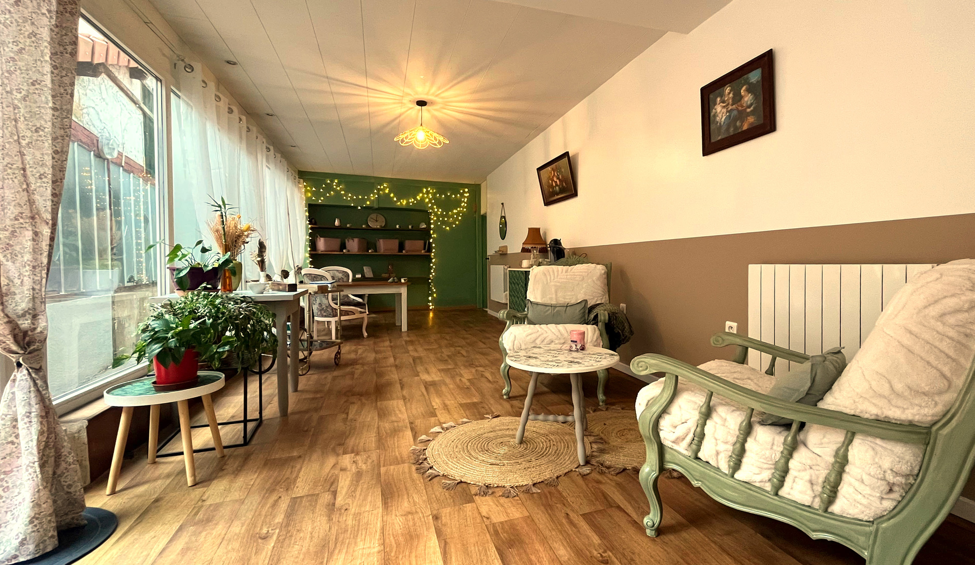 Salle d'attente et bureau du salon proche de Nevers dans le département de la Nièvre, proche de Nevers