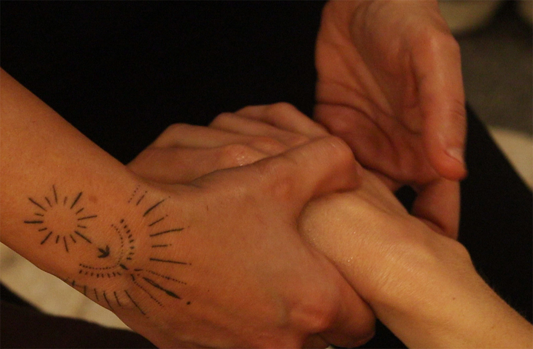 Massage mains du salon d'âmes de Coeur près de Nevers